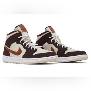 2022
Wmns Air Jordan 1 Mid SE 'Cream Dark Chocolate Size 8.5